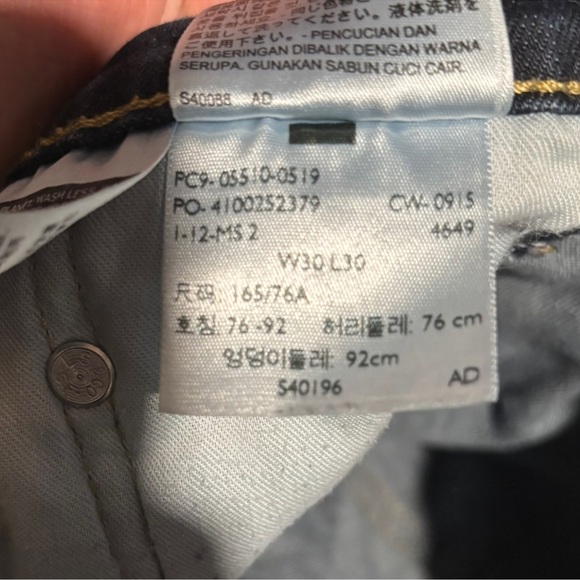 Distressed shorts in Dark Blue - Picture 3 of 3